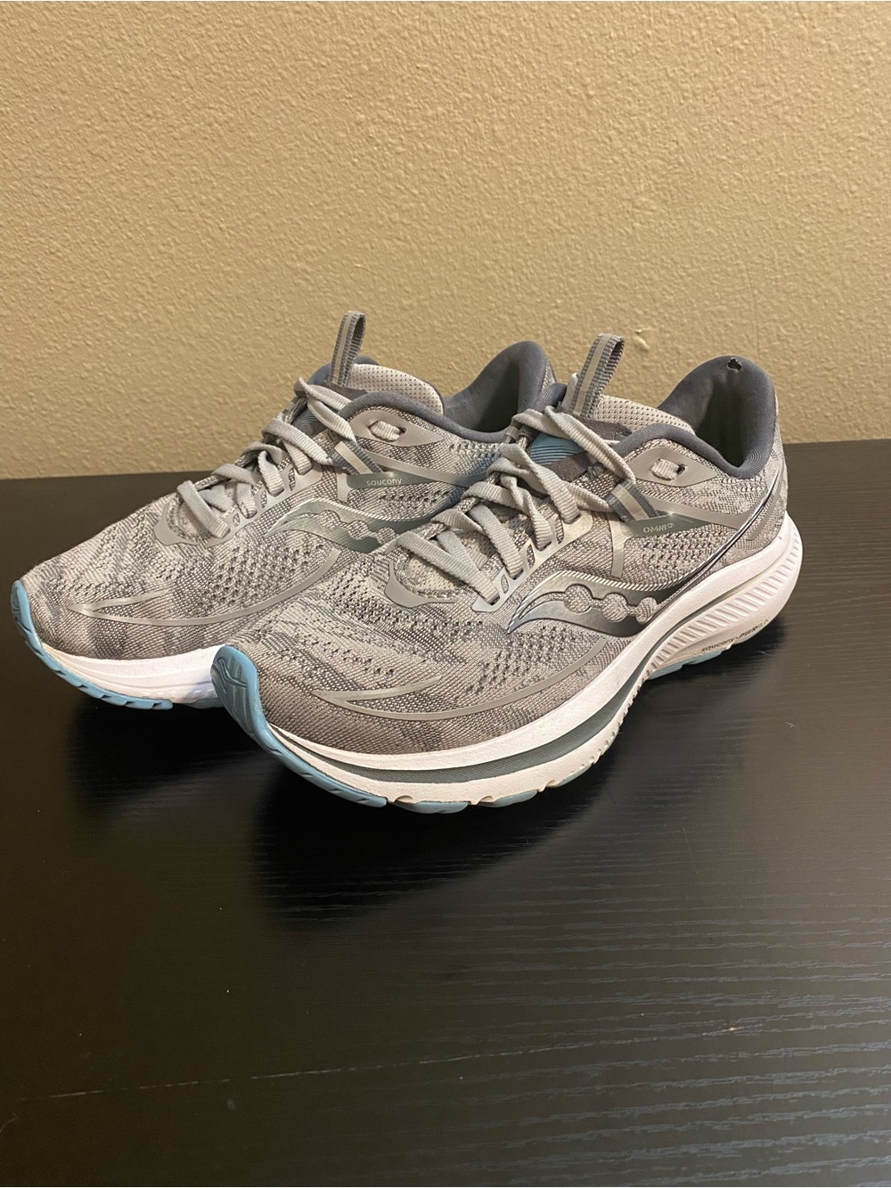 Saucony Omni 21 Women’s Size 5.5 Wide Shoes Gray Running Sneaker Walking Road